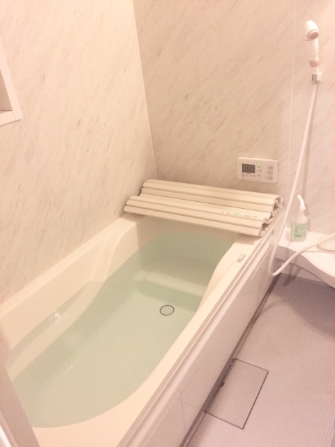 床の黒ずみ予防をする