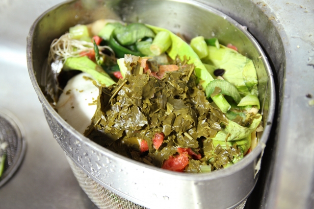 キッチンクリーニングの時に流れない排水管の原因究明