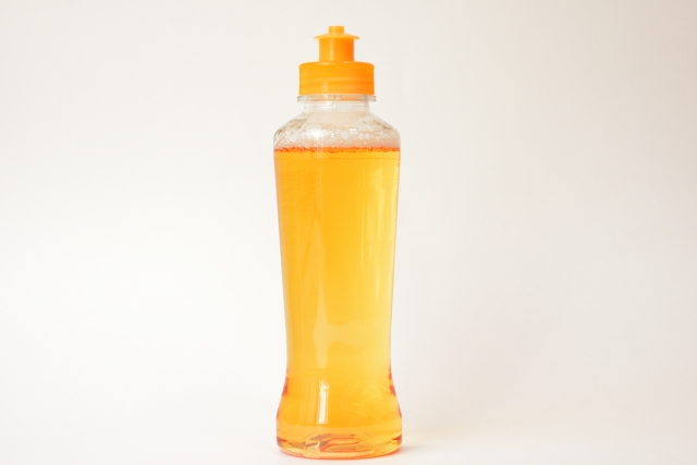 キッチンクリーニング：食器棚で使うおすすめ洗剤