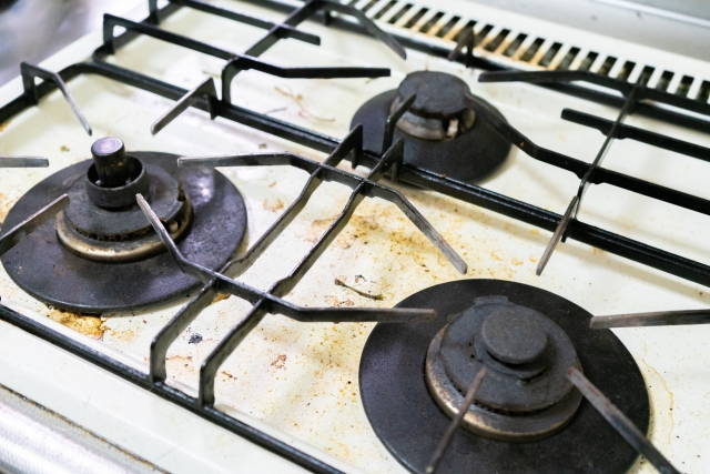 ガスコンロの掃除はDIYと業者どちらがお得？
