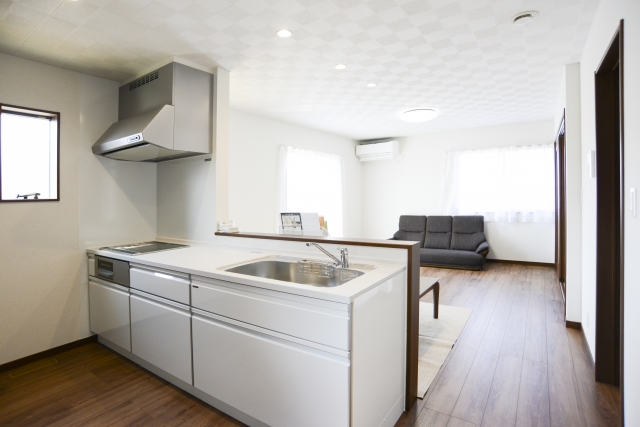 キッチンの壁のべたべた汚れをきれいに掃除する方法